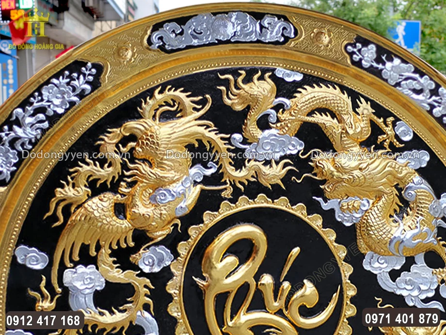 H&igrave;nh ảnh tứ linh được chạm th&uacute;c nổi sinh động